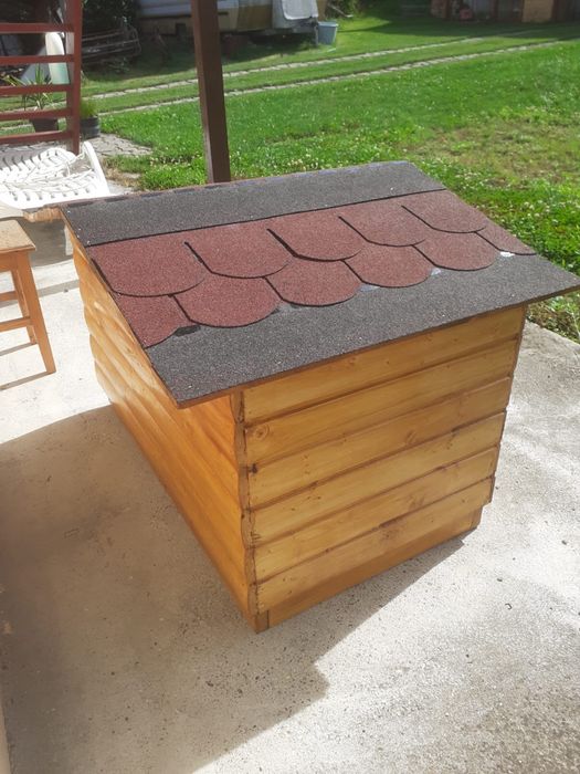 Cușcă din lemn pentru câini  – 115×83×75 cm – 600 lei negociabil