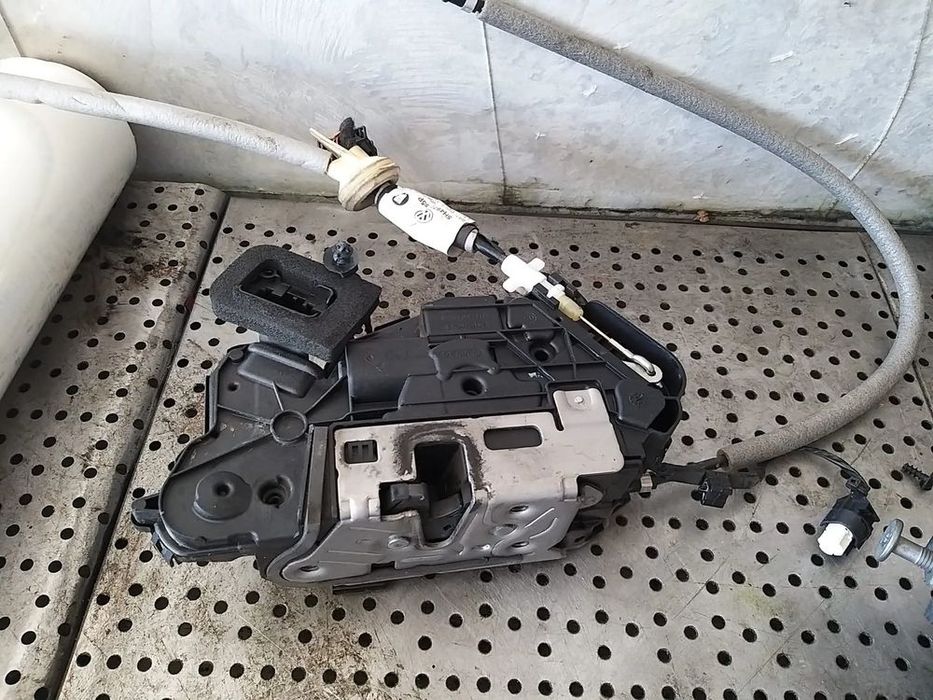 Broasca usa stanga fata vw golf 8 b5e5tb837015e