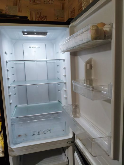 Холодильник почти новый