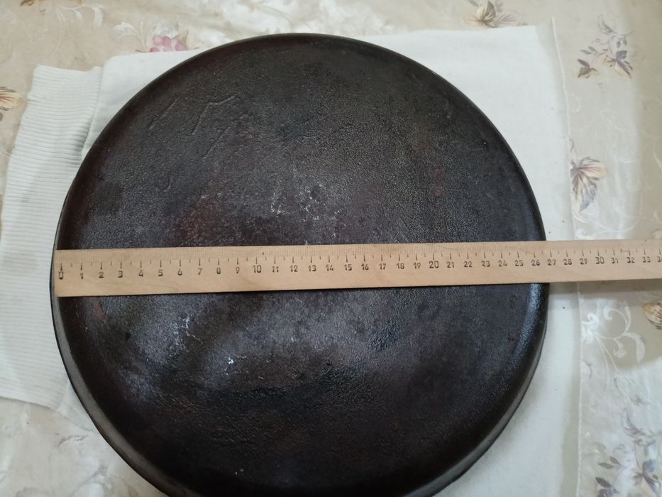 Алюминиевая утятница  и чугунная сковорода