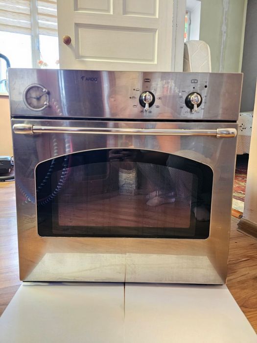 Духовка б/у встроенная фирма "АРДО"(Италия).