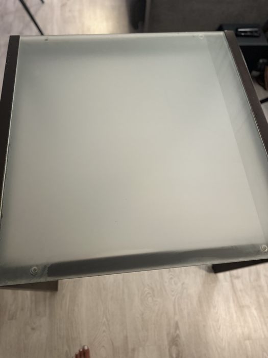 Трапезна маса , цвят венге и стъкло