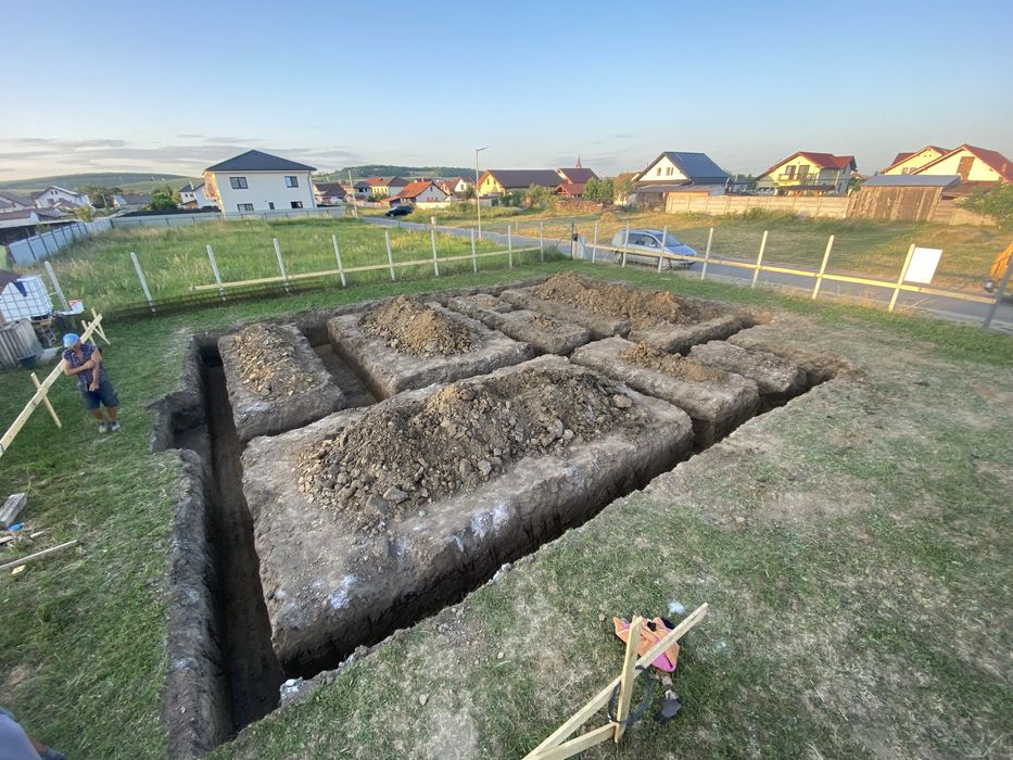 Inchirieri utilaje excavator/transport basculabil