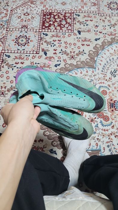 Продам футбольные бутсы