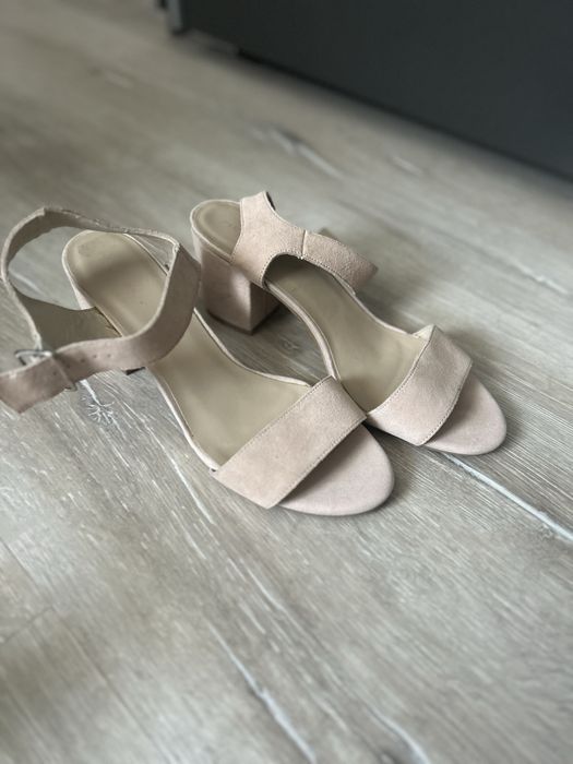 Sandale de piele intoarsa