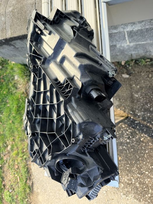 Десен фар за Skoda Oktavia IV Matrix-25”