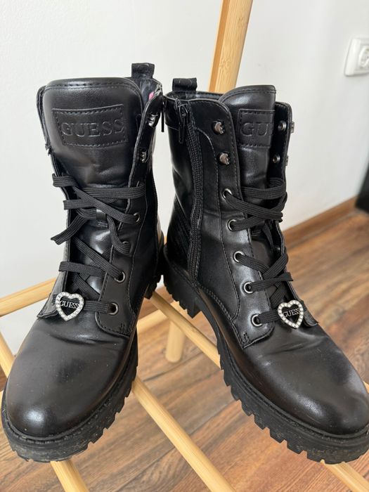 Оригинални боти Guess