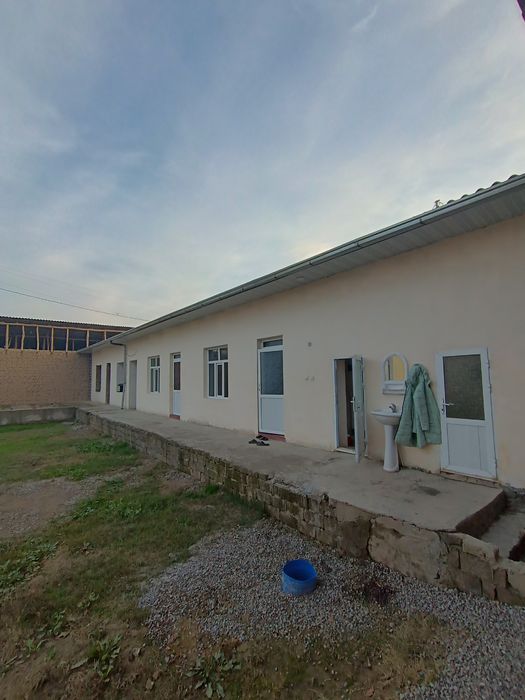 Zangiota tumani keng kichik mahallasi da hovli sotiladi qulay lakatsa