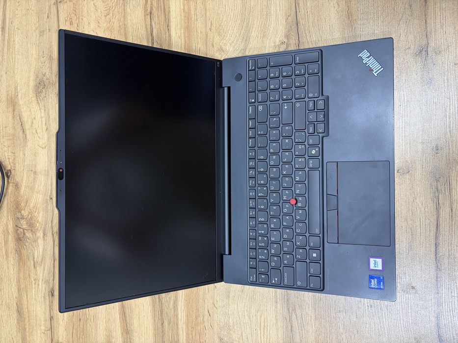 Продам корпус с экраном и акб от Thinkpad E16
