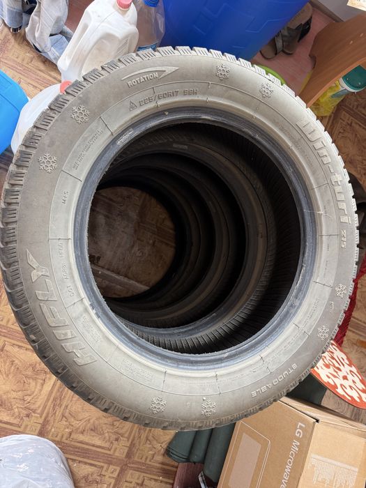 Продам шины комплект 225/60R17