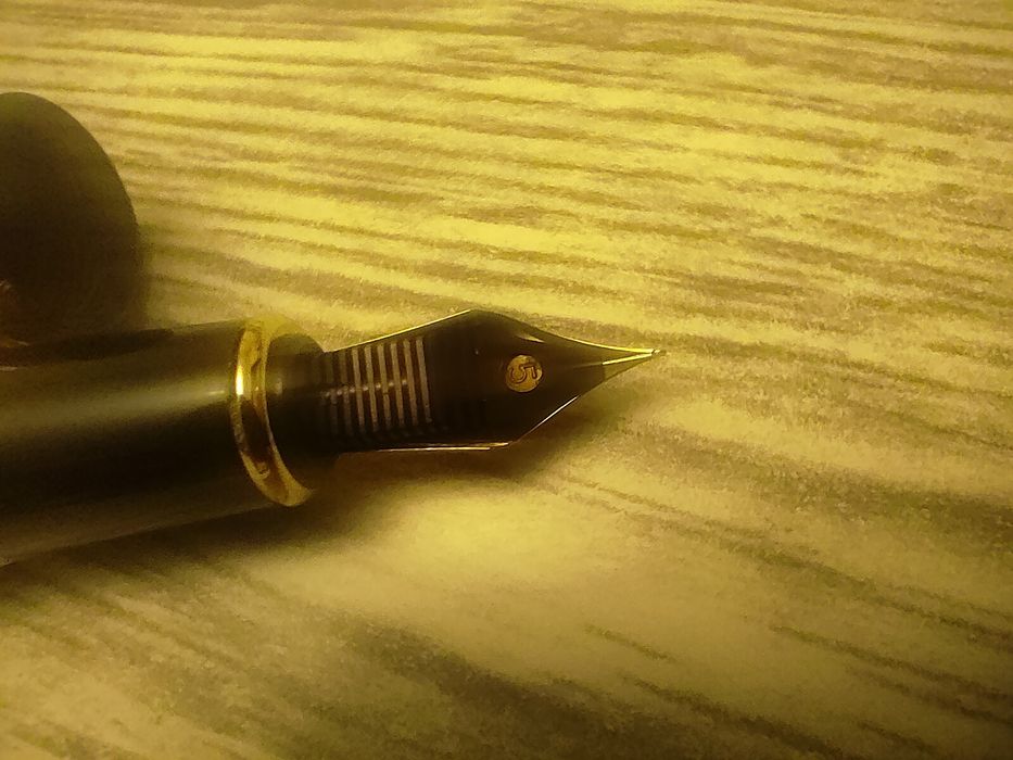 Продам шикарную перьевую авторучку!!!