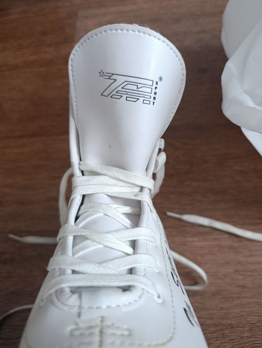 Продам коньки фигурные