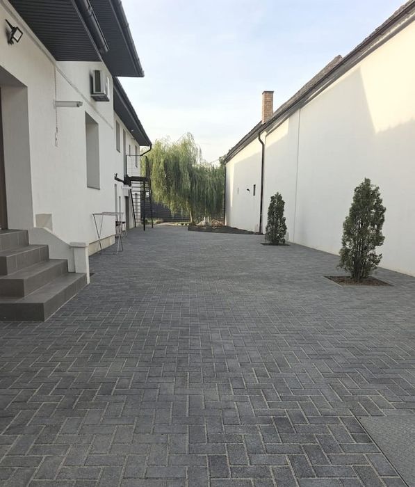 Apartament 75 m2 la curte comuna de inchiriat