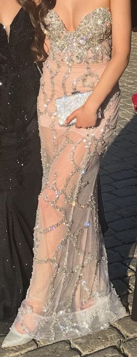 Абитуриентска рокля -пепел от рози