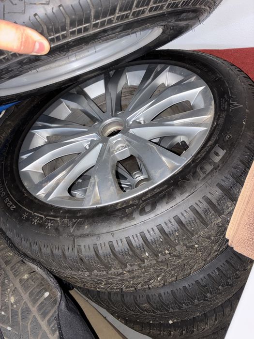 Vând roți complete 225 50 R17 DUNLOP WINTER SPORT 5 IARNA rulate aproape 1.000 km