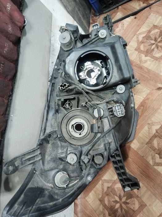 Продам фару левую