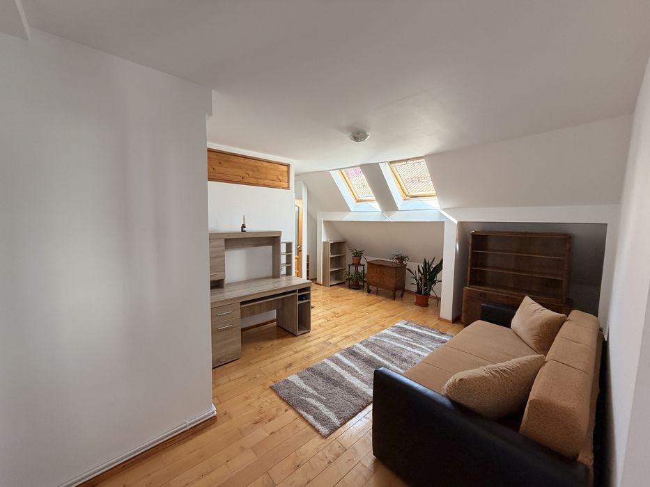 Inchiriez apartament in centru