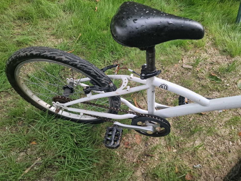vand 3 biciclete copil 3--7 ani roti pe 16 si 20"