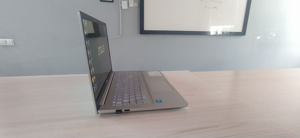 ASUS VivoBook 15 OLED