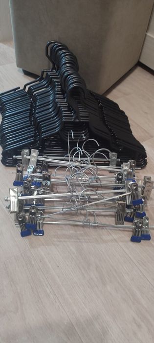Продам вешалки для одежды