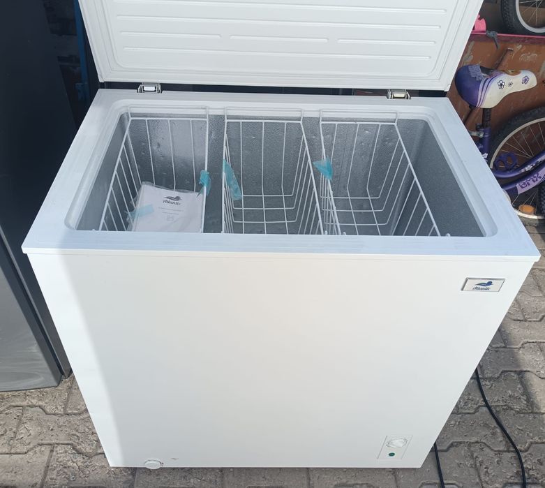 Морозильник продам