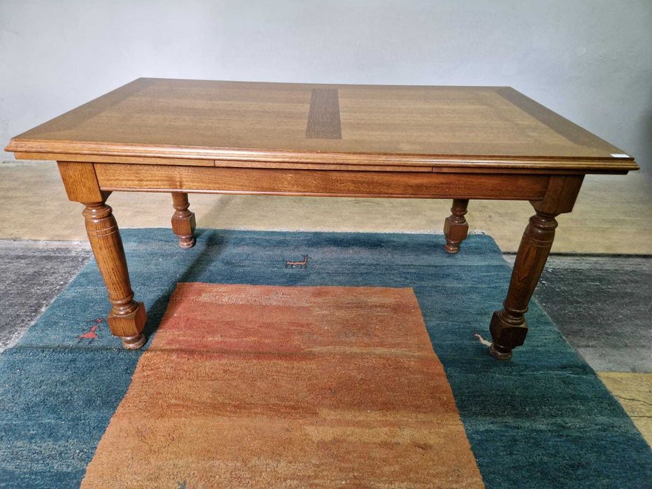 Трапезна разтегателна маса от масивен дъб