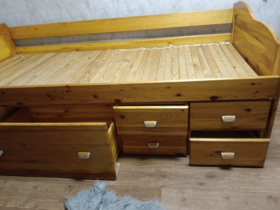 Продам кровать из чистого дерева