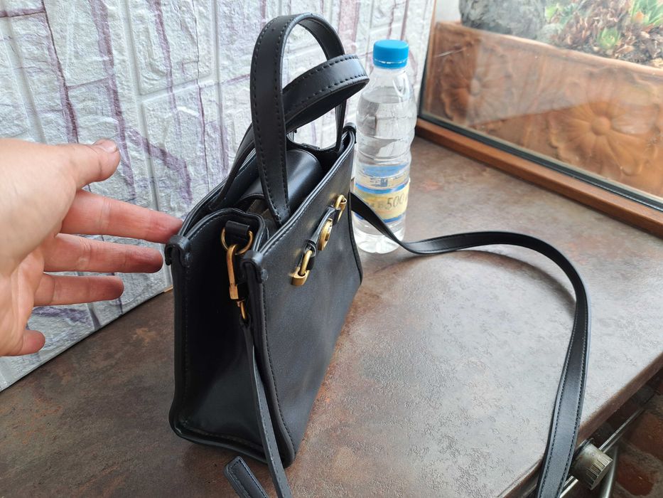 Дамска чанта,малка черна чантичка Guess