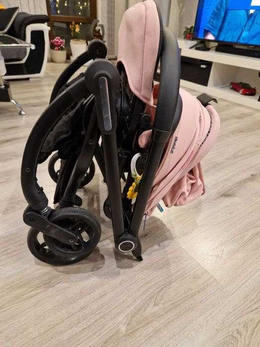 Лятна количка Chipolino Revolut 360 pink