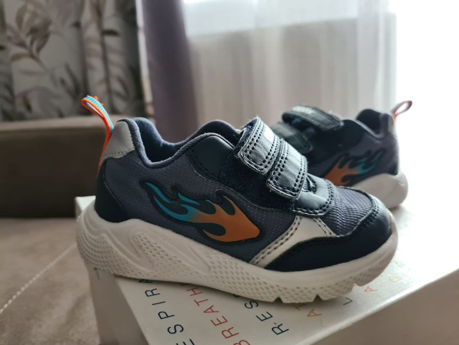 Adidasi Geox marime 22+ bonus papucei apa