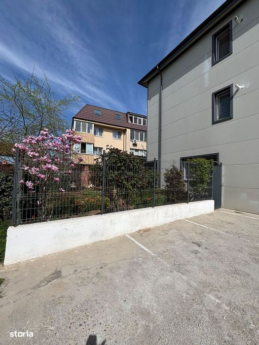 Proprietar vând apartament 2 camere cu curte proprie 113 mp