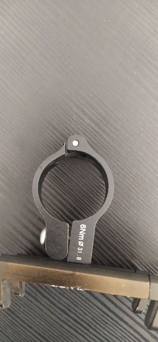 Черна поставка за GSM за велосипедно кормило