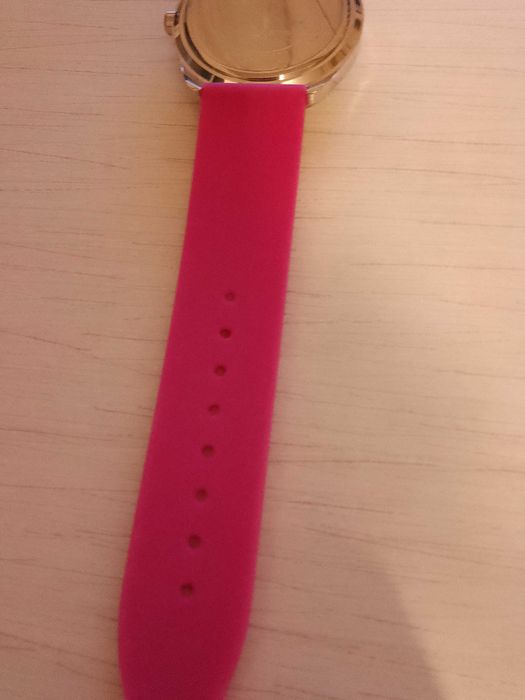 Guess оригинален НОВ часовник