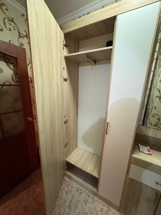 Продам срочно прихожкю