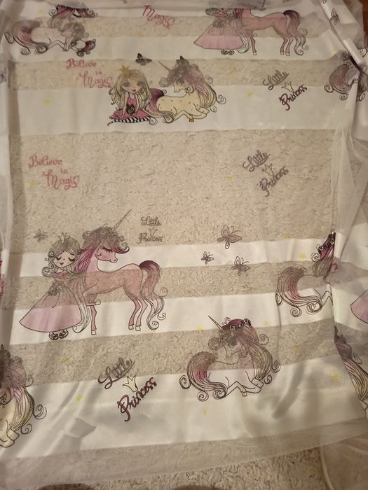 Perdea camera fetite