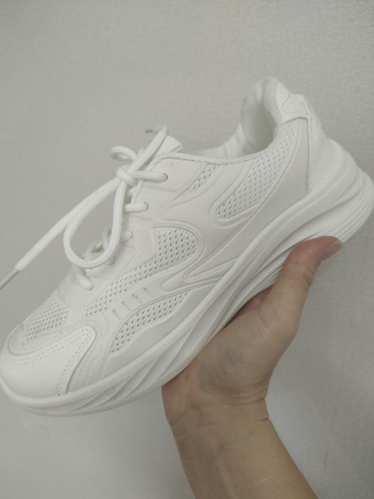 Кросовки белые, новые.38р.