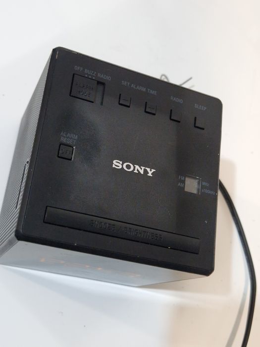 Radio cu ceas digital Sony