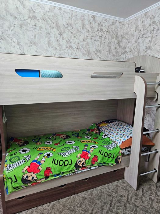 Продам двухярусную кровать