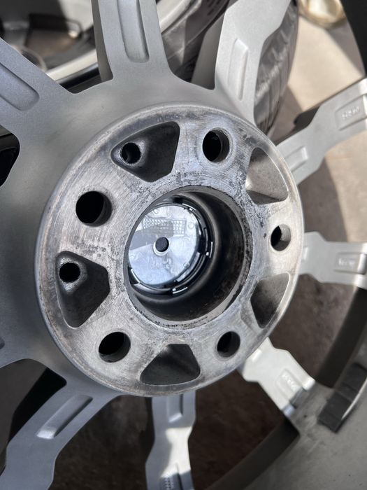 Bmw X7 шины в отличном состоянии (срочно)