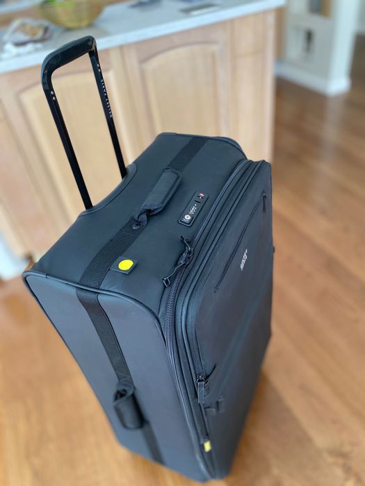 Голям куфар Delsey Paris