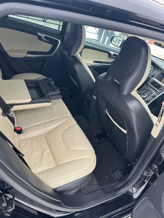 Volvo V60 / 2.0tdi 163cp / Motor de Volvo 5 cilindri  / full