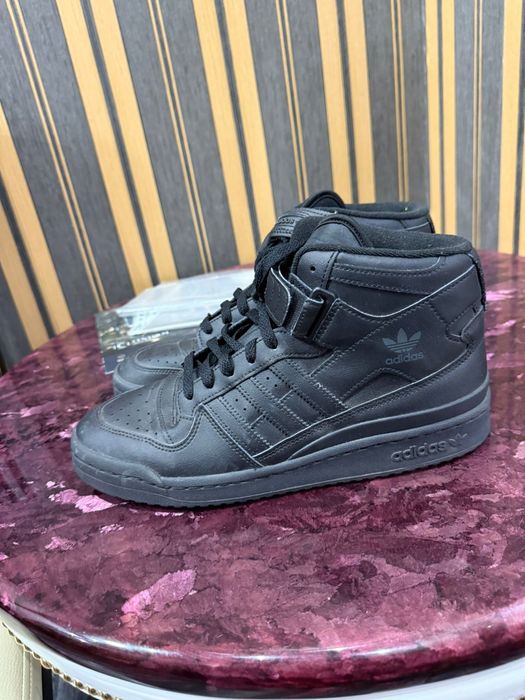 Кроссовки адидас