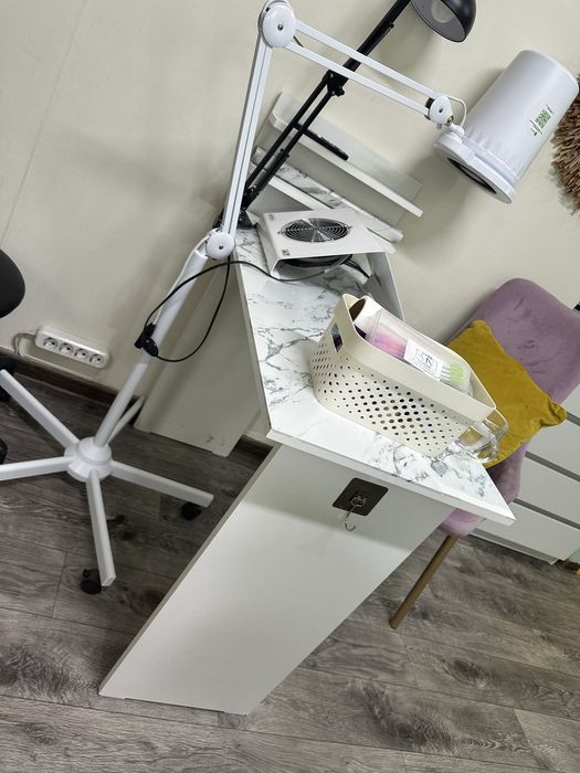 Продам стол для маникюра