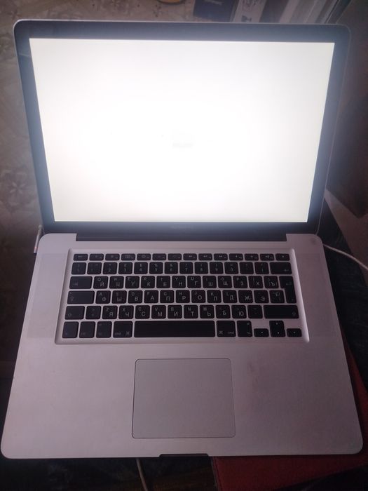 Продам MacBook на запчасти.
