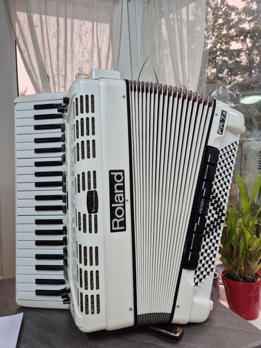 Acordeon Profesionale Roland FR7x în stare ideala