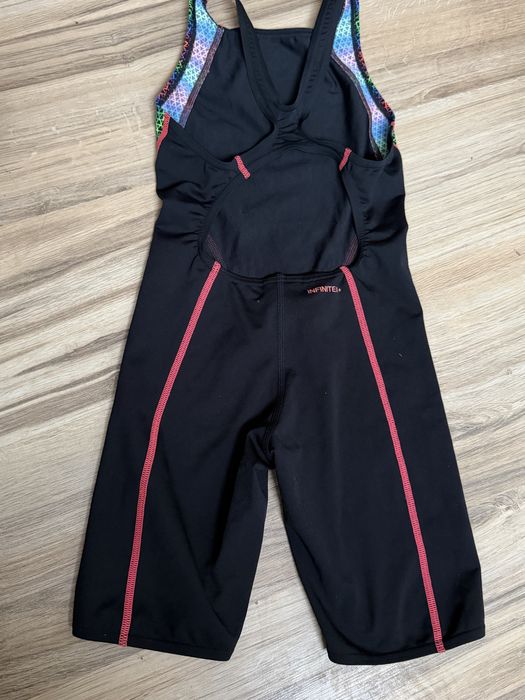 Оригинален професионален Баски костюм Adidas 11-12 г !