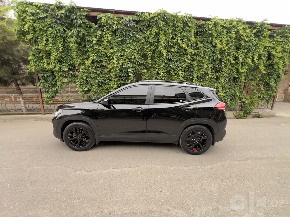 Chevrolet Tracker 2 Red line