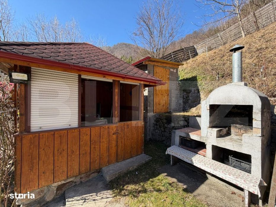 Casa de vacanta si teren intravilan, 425 mp, Valea Ierii