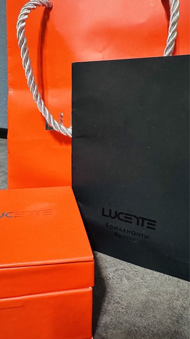 Кольцо с бриллиантом