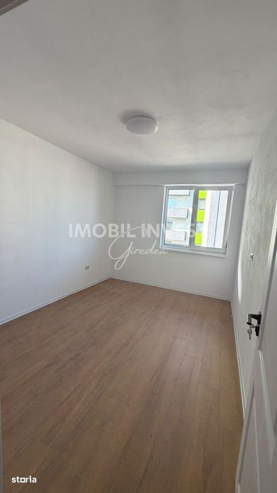 Apartament 3 camere 68 mp, baie cu geam, balcon, etaj 2, bloc nou